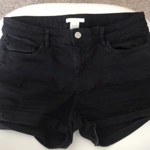H&M black shorts